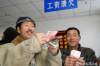 夢見有人上門來討債：揭秘夢境中的財務(wù)焦慮